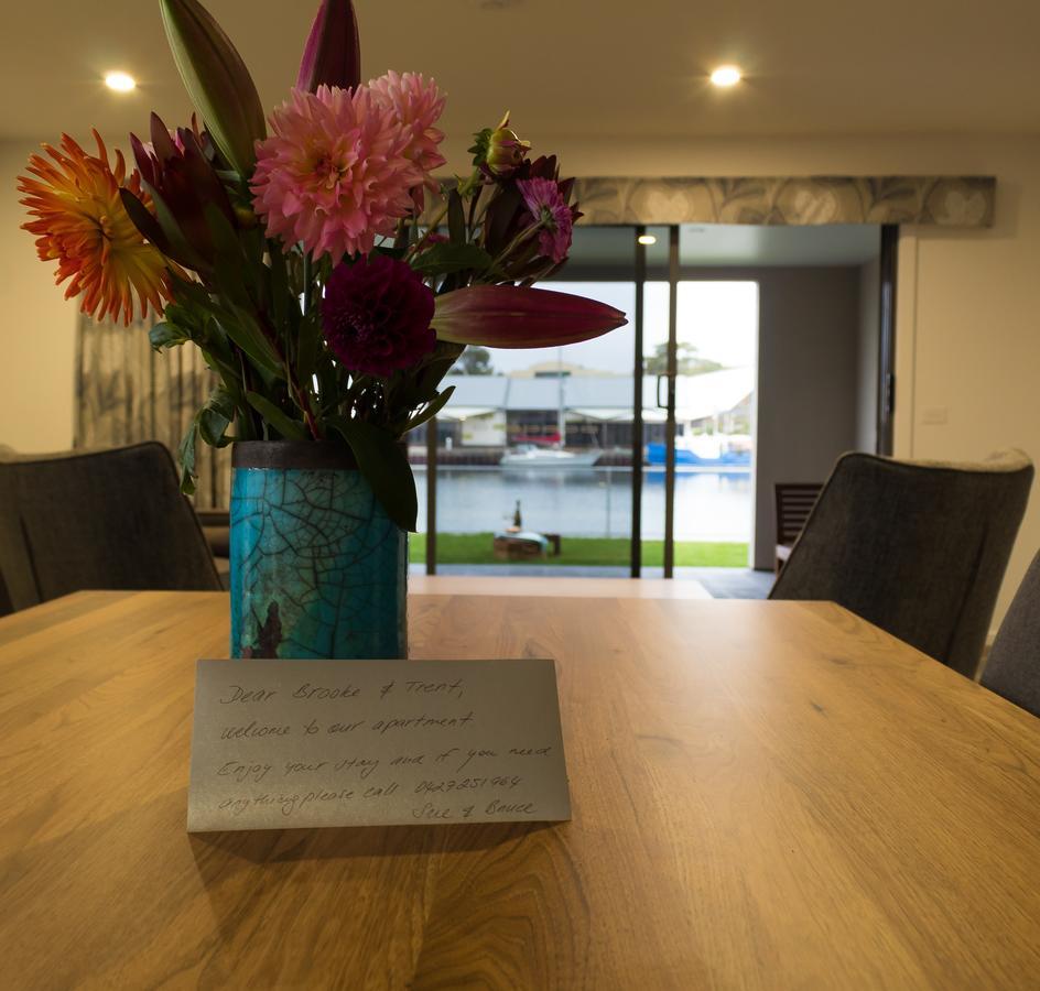Ulverstone Waterfront Apartments Екстериор снимка